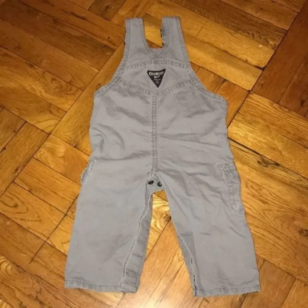 Oshkosh overalls size 9 months​​